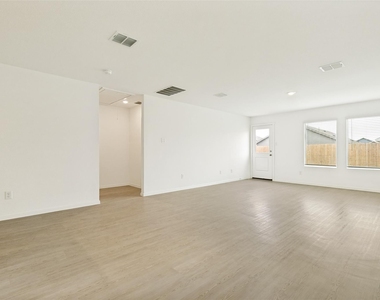 621 Holleman Drive - Photo Thumbnail 20