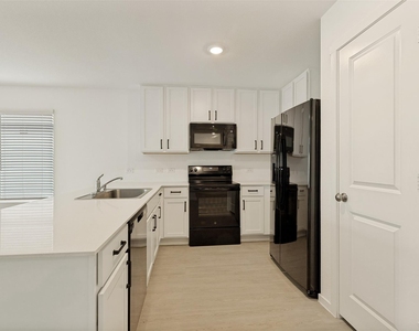 621 Holleman Drive - Photo Thumbnail 9