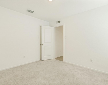 621 Holleman Drive - Photo Thumbnail 16