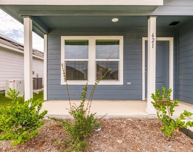621 Holleman Drive - Photo Thumbnail 2