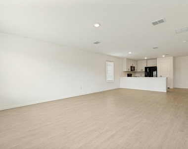 621 Holleman Drive - Photo Thumbnail 6