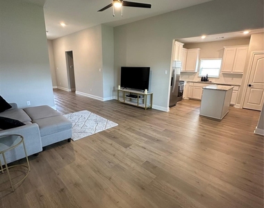 1109 Costa Vista Trail - Photo Thumbnail 4