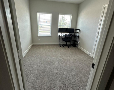 1109 Costa Vista Trail - Photo Thumbnail 8
