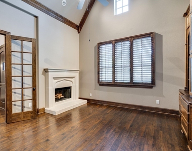 5000 Dickens Lane - Photo Thumbnail 3