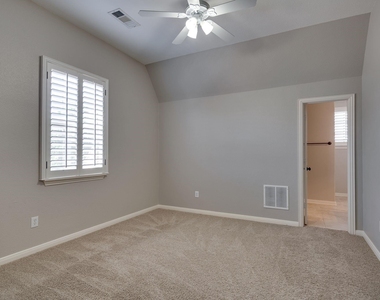 5000 Dickens Lane - Photo Thumbnail 31
