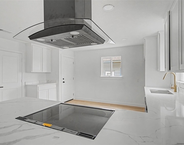 1411 W Gandy Street - Photo Thumbnail 2