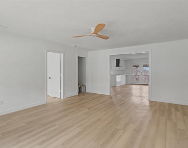 1411 W Gandy Street - Photo Thumbnail 9
