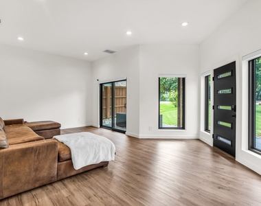 2856 Peninsula Drive - Photo Thumbnail 6
