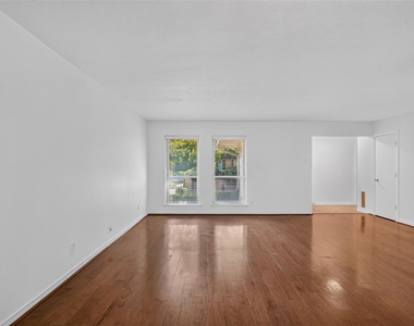 10526 Ravenscroft Drive - Photo Thumbnail 7