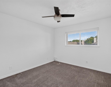 10526 Ravenscroft Drive - Photo Thumbnail 14