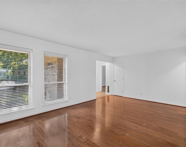 10526 Ravenscroft Drive - Photo Thumbnail 8