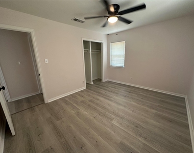 1000 Harris Drive - Photo Thumbnail 14