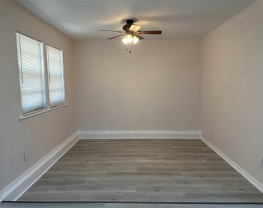 1000 Harris Drive - Photo Thumbnail 4