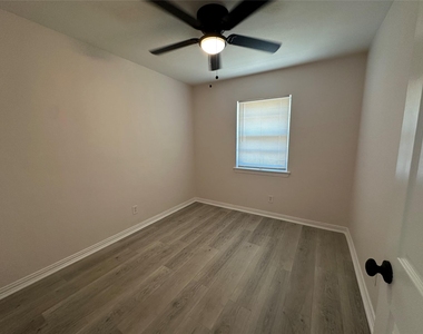 1000 Harris Drive - Photo Thumbnail 13