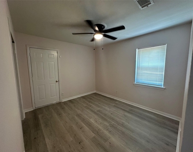 1000 Harris Drive - Photo Thumbnail 15