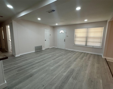 1000 Harris Drive - Photo Thumbnail 7