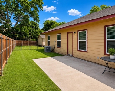 719 E 6th Street - Photo Thumbnail 18