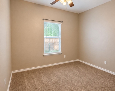 719 E 6th Street - Photo Thumbnail 13