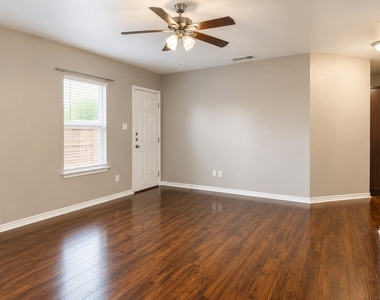 719 E 6th Street - Photo Thumbnail 12