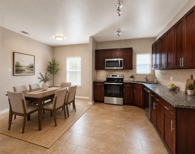 719 E 6th Street - Photo Thumbnail 8