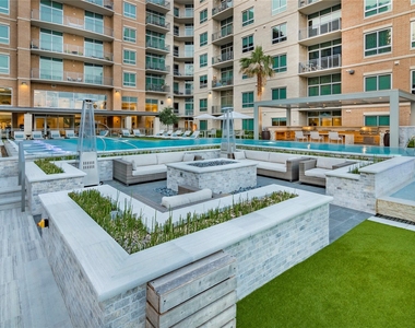 4719 Cole Avenue - Photo Thumbnail 2