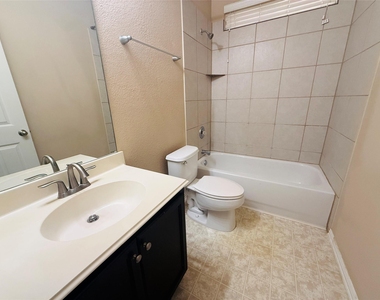 14629 Crystal Lake Drive - Photo Thumbnail 5
