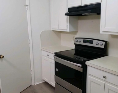 7530 Kings Ridge Road - Photo Thumbnail 3