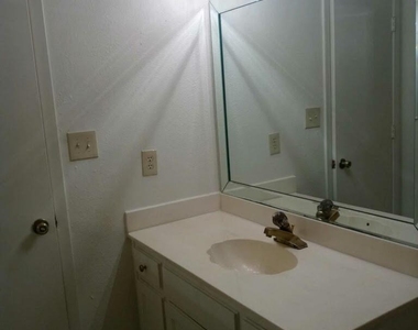 7530 Kings Ridge Road - Photo Thumbnail 10