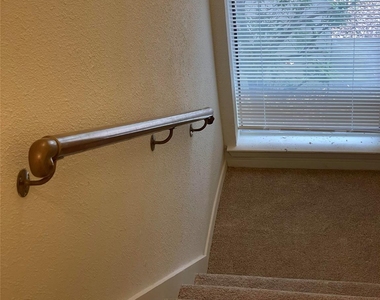 7530 Kings Ridge Road - Photo Thumbnail 6
