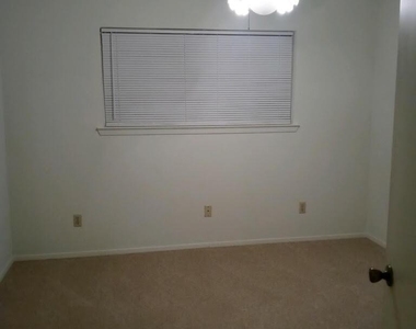7530 Kings Ridge Road - Photo Thumbnail 7