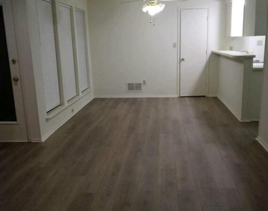 7530 Kings Ridge Road - Photo Thumbnail 4