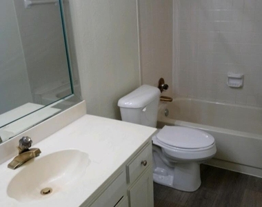7530 Kings Ridge Road - Photo Thumbnail 11