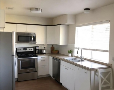 413 Oxford Drive - Photo Thumbnail 3