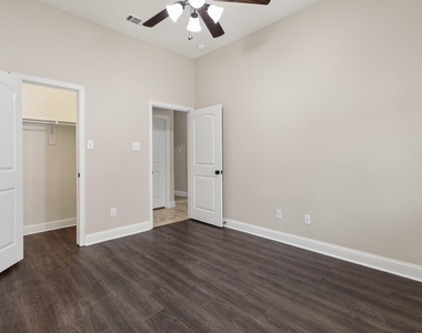 660 Sharpley Drive - Photo Thumbnail 14