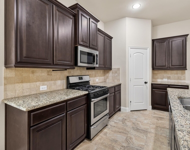 660 Sharpley Drive - Photo Thumbnail 3