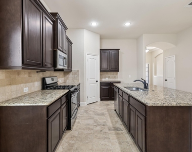 660 Sharpley Drive - Photo Thumbnail 2