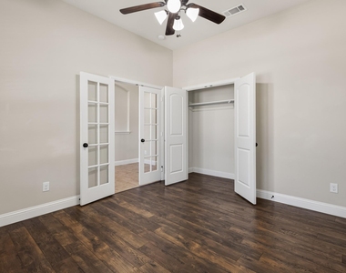 660 Sharpley Drive - Photo Thumbnail 17