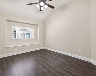 660 Sharpley Drive - Photo Thumbnail 13