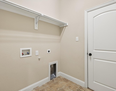 660 Sharpley Drive - Photo Thumbnail 15