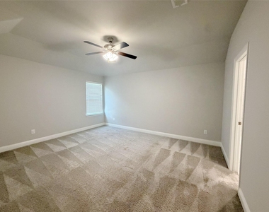 6423 Graceland Drive - Photo Thumbnail 11