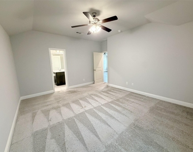 6423 Graceland Drive - Photo Thumbnail 12