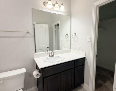 6423 Graceland Drive - Photo Thumbnail 13