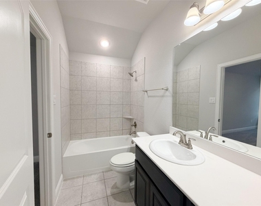 6423 Graceland Drive - Photo Thumbnail 14