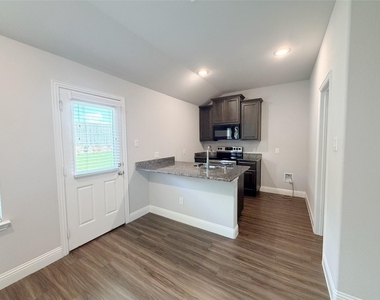 6423 Graceland Drive - Photo Thumbnail 4