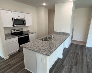 752 Richmond Drive - Photo Thumbnail 11