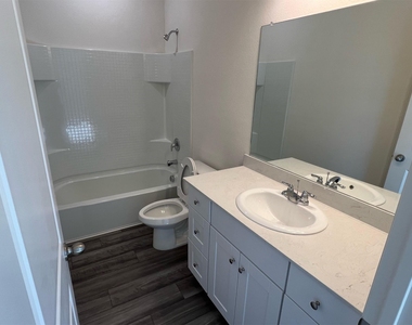752 Richmond Drive - Photo Thumbnail 25