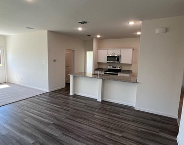 752 Richmond Drive - Photo Thumbnail 9