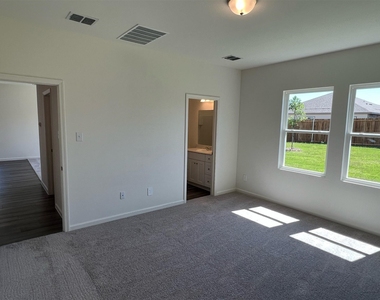752 Richmond Drive - Photo Thumbnail 14