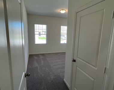 752 Richmond Drive - Photo Thumbnail 20