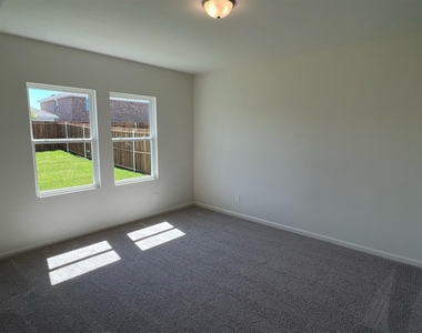 752 Richmond Drive - Photo Thumbnail 8
